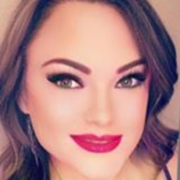 Meet your Posher, Hillary - Picture 1 of 1